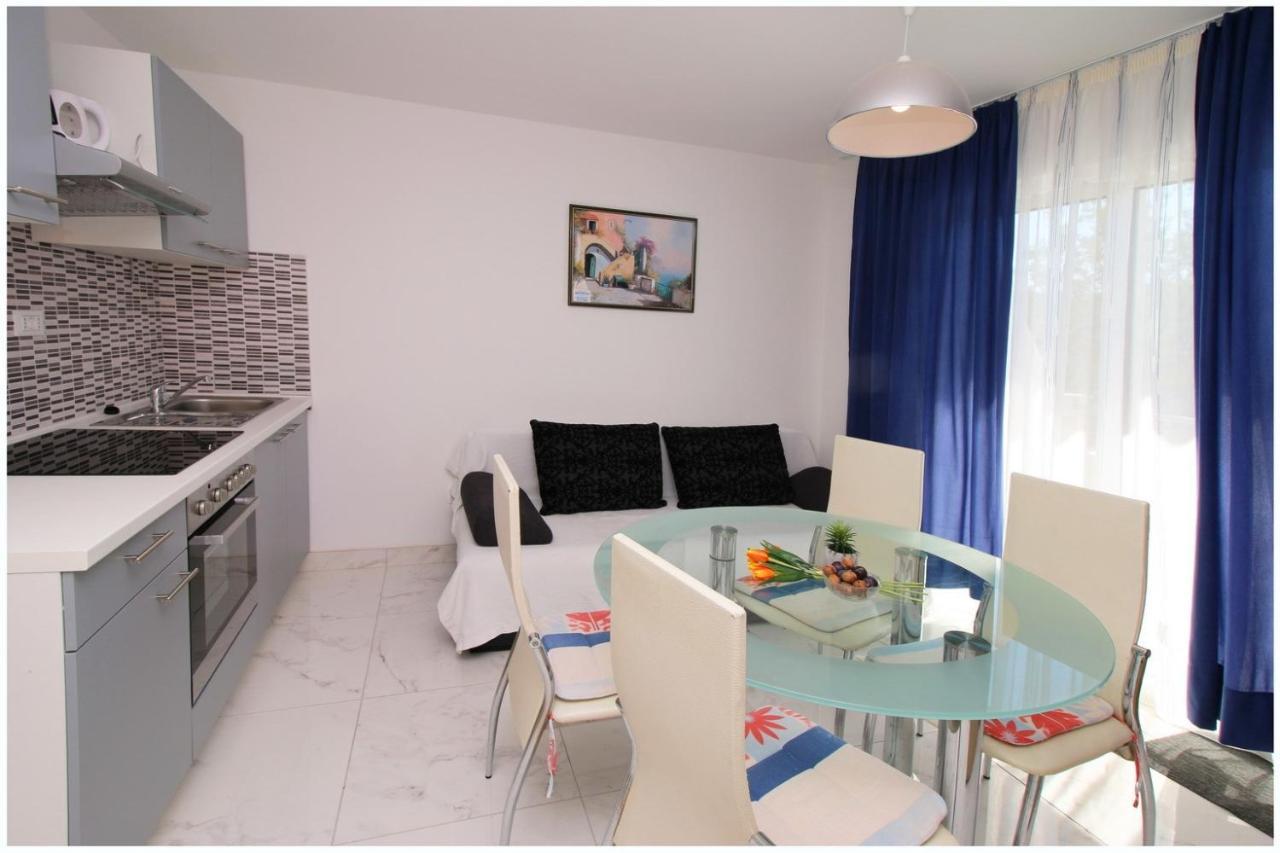 Apartments Elvi - Amazing Position & Parking Primošten Exterior foto